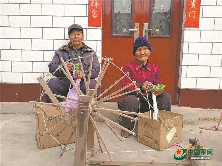 八旬老人寄出數萬條圍巾，收貨地幾乎覆蓋所有邊關……