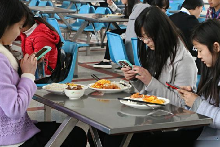 大學(xué)生每月1000元生活費夠嗎？40萬人票選出結(jié)果出爐，有點意外