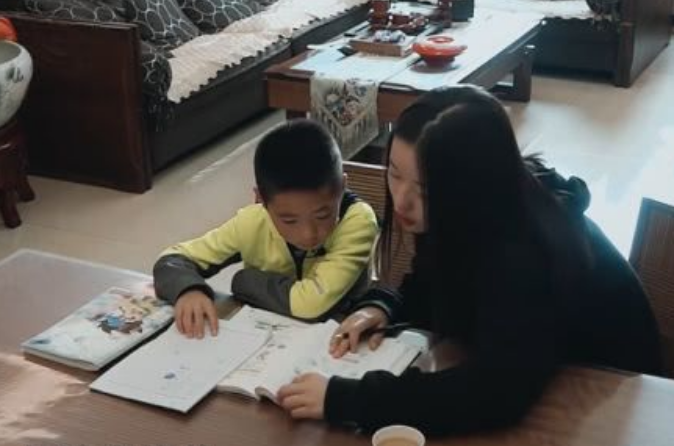 大學(xué)生每月1000元生活費夠嗎？40萬人票選出結(jié)果出爐，有點意外