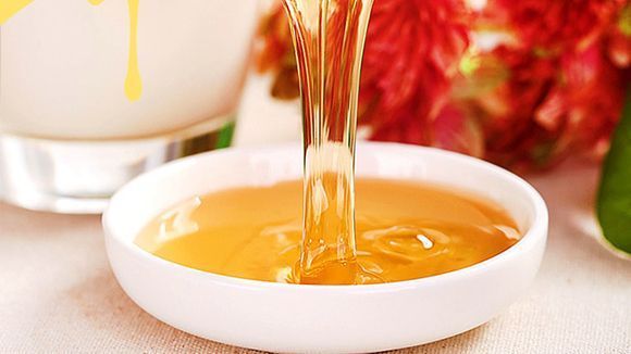 網(wǎng)上買(mǎi)的蜜蜂王是怎樣培養(yǎng)的（蜂王網(wǎng)購(gòu)回來(lái)怎么養(yǎng)殖）