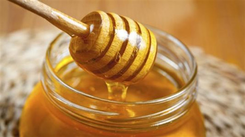 雙色蜂王的優(yōu)點(diǎn)缺點(diǎn)（雙色蜂王和阿壩蜂王哪個(gè)好）