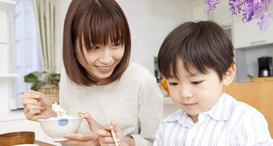 “媽媽，月亮上有沒嫦娥？”中秋節寶寶靈魂發問，媽媽的回答很贊