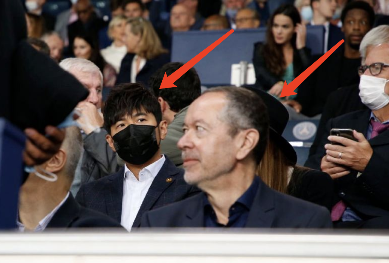 周杰倫攜昆凌巴黎觀戰(zhàn)梅西球賽，賽前播放《Mojoto》周董直呼驚喜