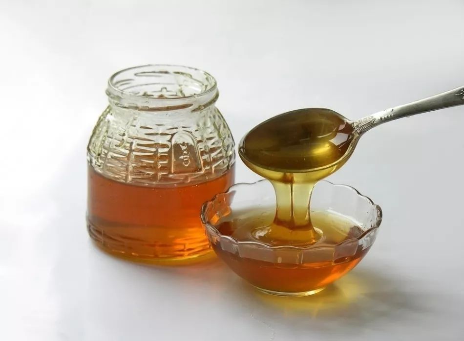 工蜂產卵和蜂王產卵的區(qū)別（新手養(yǎng)蜂方法）