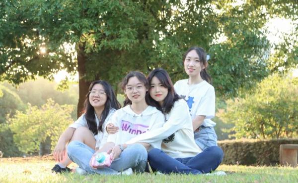 高中同班，大學(xué)同寢，緣分啊