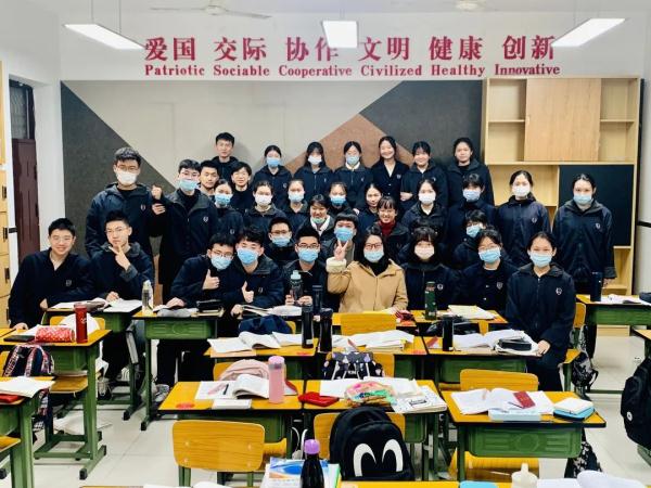 高中同班，大學(xué)同寢，緣分啊