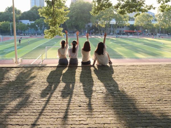 高中同班，大學(xué)同寢，緣分啊