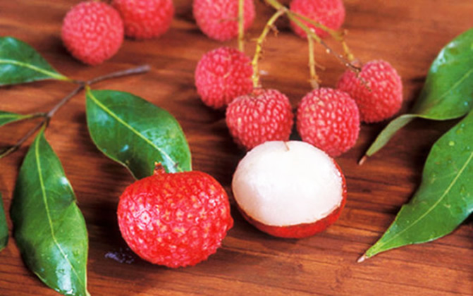 龍眼蜜和荔枝蜜哪個(gè)好？有什么區(qū)別？哪個(gè)好喝？（附蜂蜜選擇方法）