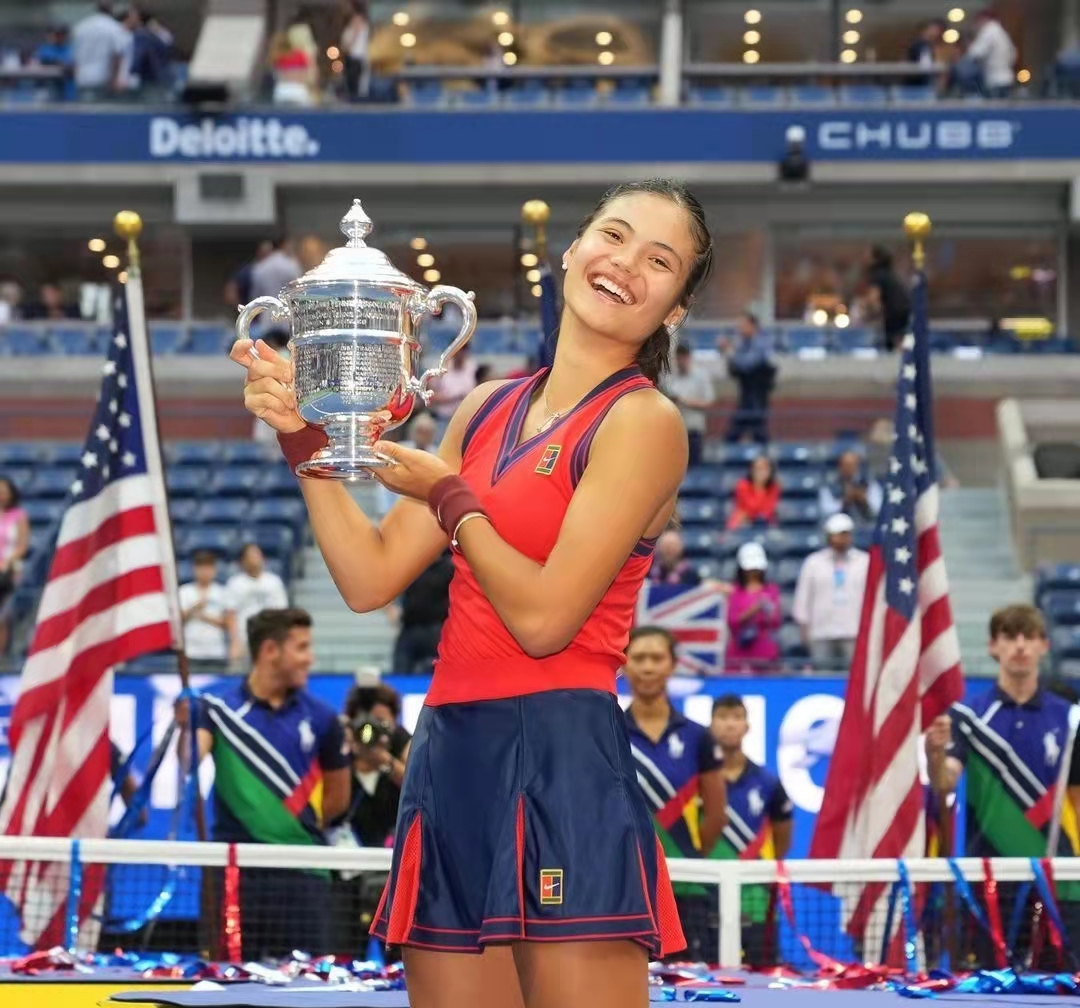 18歲華裔小將美網奪冠！高顏值被指似選美冠軍，開口東北話太親切