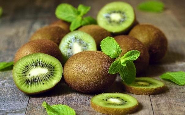 獼猴桃屬于哪類(lèi)的水果（獼猴桃水果種類(lèi)）