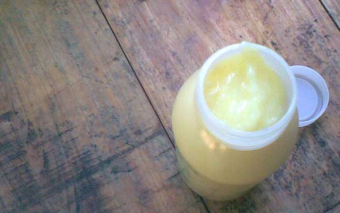 女人吃蜂王漿的年齡，建議25歲以上，過早吃蜂王漿對(duì)健康不利！