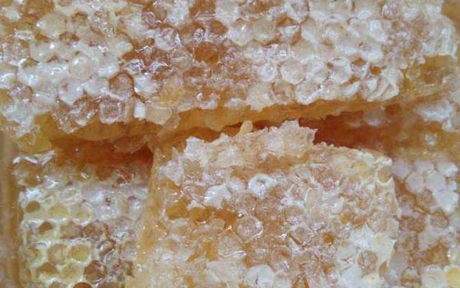 蜂巢蜜的作用與功效有哪些？經常吃蜂巢蜜，這6個好處跑不了！