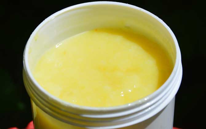 蜂王漿價格多少錢一斤？真蜂王漿都不便宜，基本都要一百元以上！