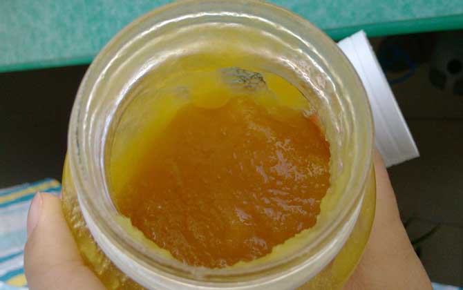 真蜂蜜和假蜂蜜有什么區別？除了外觀不同，氣味和口感也大不相同！