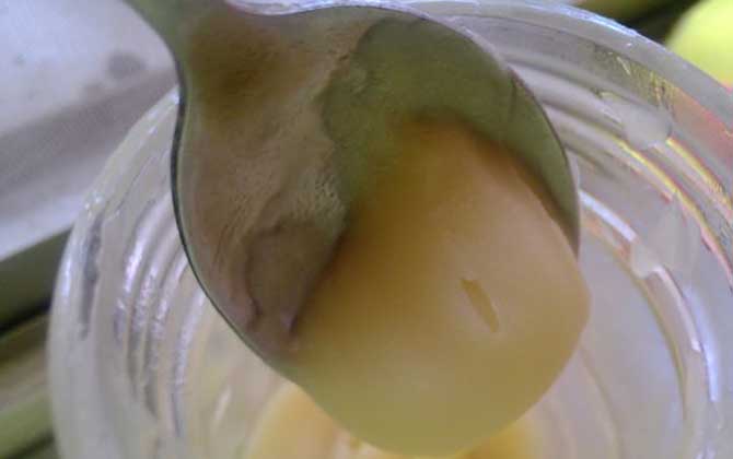 蜂蜜結(jié)晶了怎么融化？非常簡(jiǎn)單，只需適當(dāng)提高環(huán)境溫度便能融化！