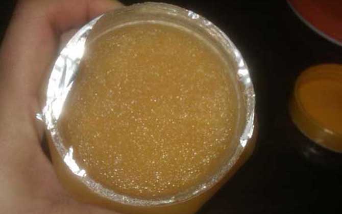 蜂蜜變質(zhì)后的圖片是什么樣？出現(xiàn)這4種情況，說明蜂蜜已經(jīng)變質(zhì)！