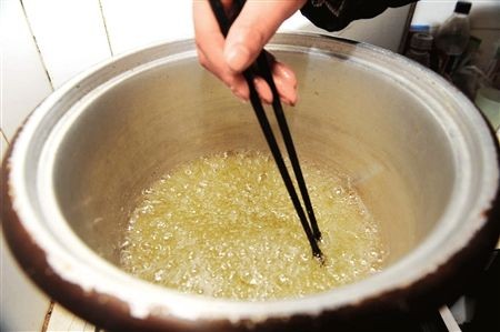 蜂蜜摻糖如何進(jìn)行檢驗?蜂蜜摻糖漿容易結(jié)晶嗎?